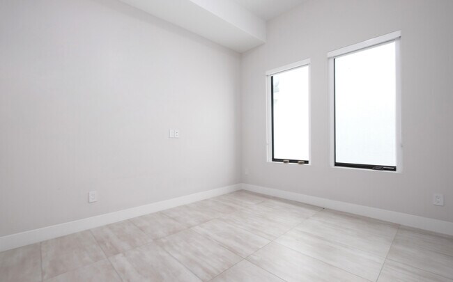 Building Photo - 5663 Brookfield Cir