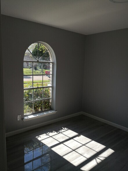 Bedroom 1 - 10335 Glenkirk Dr