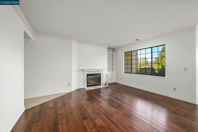 Building Photo - 5022 Lakeview Dr