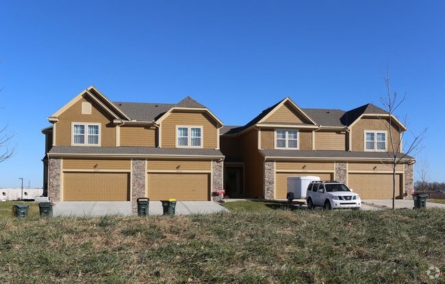 Building Photo - Townhomes at the Reserve