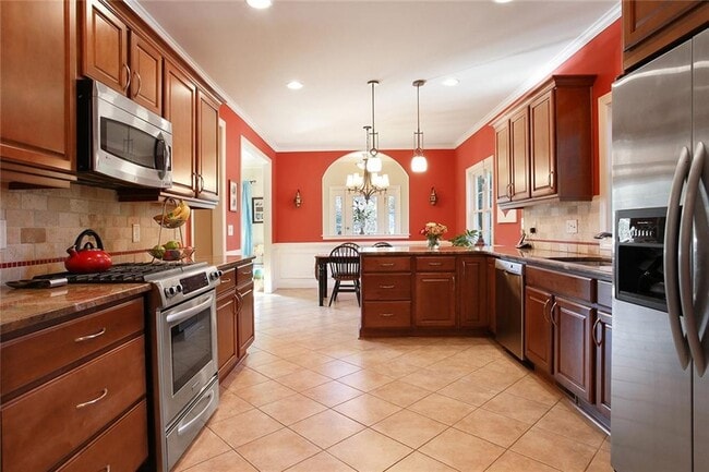 Building Photo - 1084 Country Ln NE