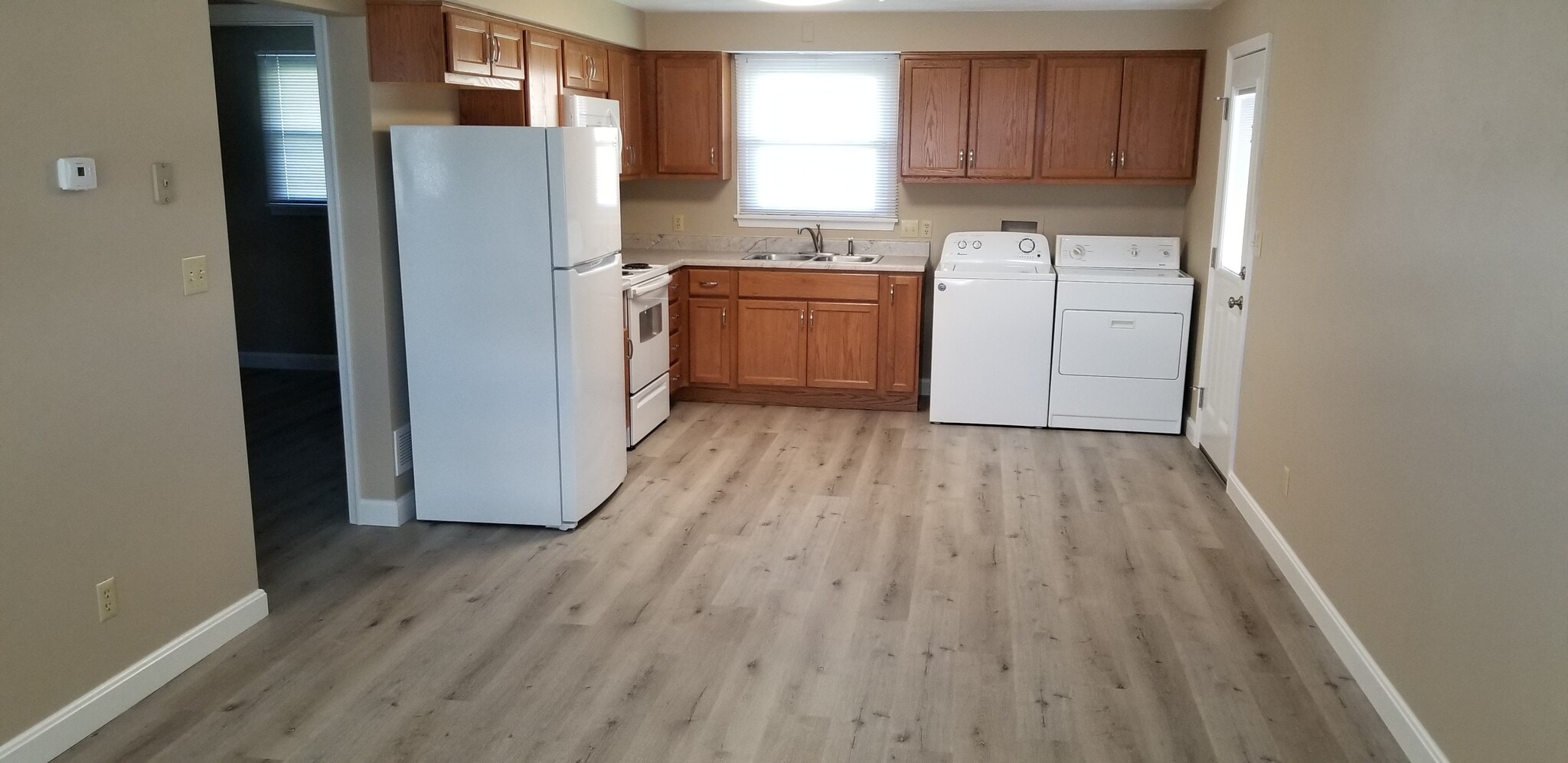 Building Photo - 576 Sycamore Mnr