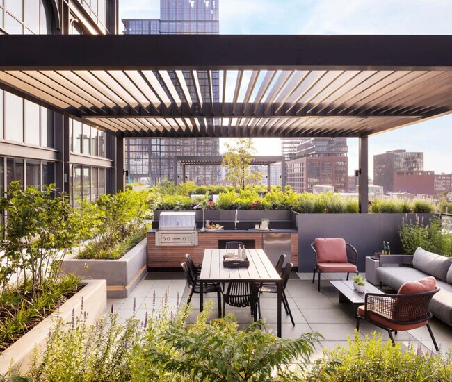 Building Photo - 164 N Peoria St