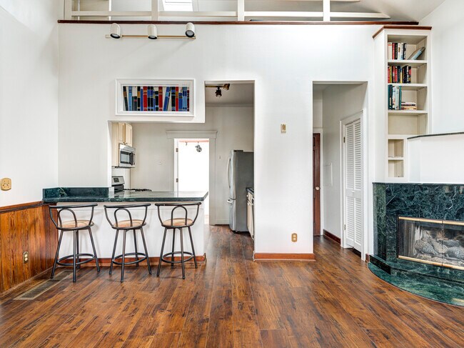 Building Photo - 321 N Park Ave