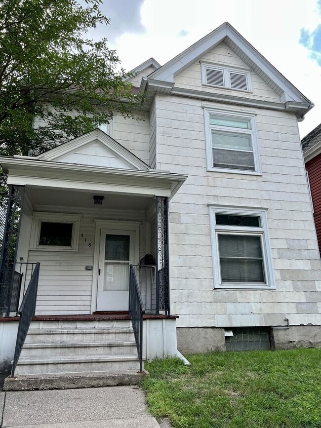Building Photo - 518 12th Ave SE