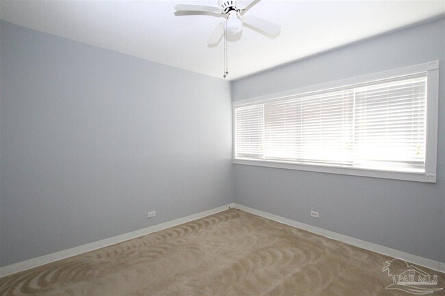 Building Photo - 825 Bayshore Dr