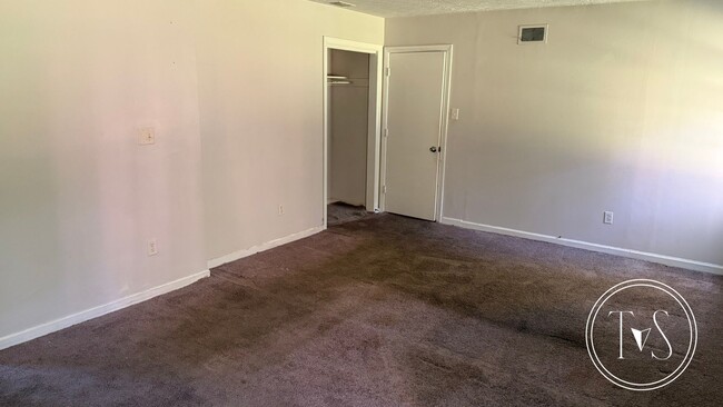 Building Photo - WINTER MOVE-IN SPECIAL: 50% OFF 1st FULL MONTH OF RENT** (**see description for details)