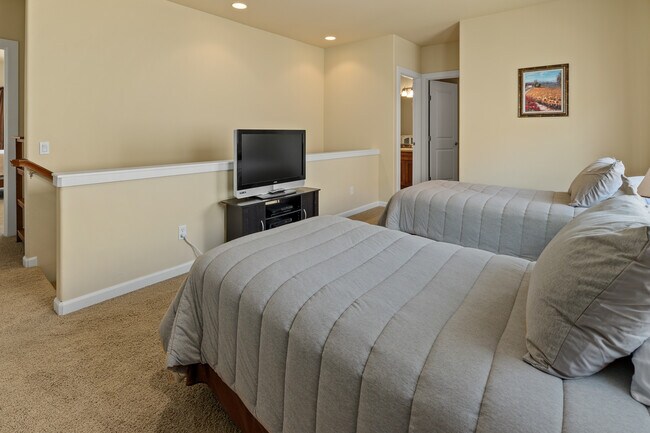 Building Photo - 23251 Sunserra Loop NW