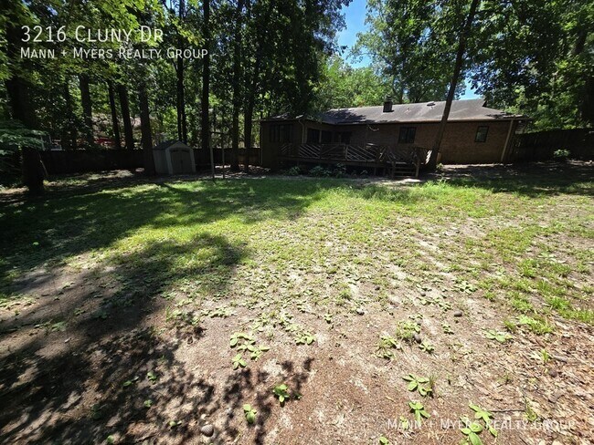 Building Photo - 3216 Cluny Dr