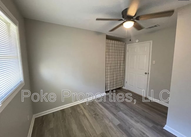 Building Photo - 1609 Clover Dr