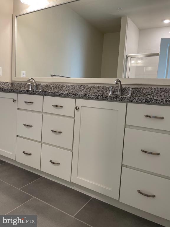 Building Photo - 23275 Milltown Knoll Square