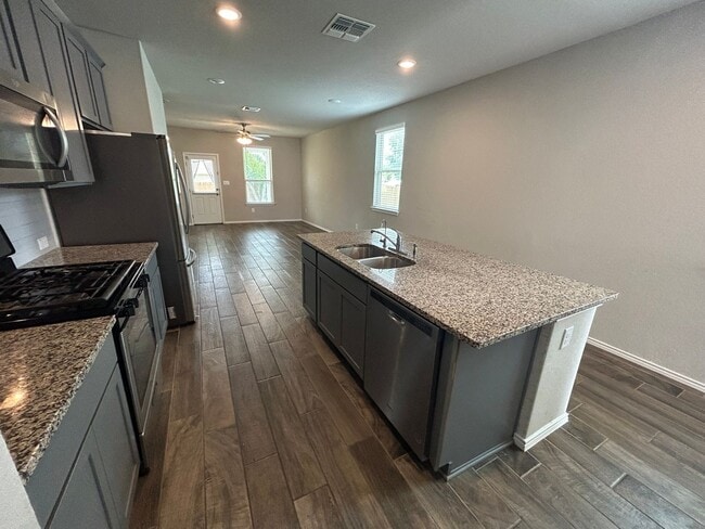 Building Photo - **APPLICATION RECEIVED** Beautiful Single-Story Home with Covered Patio & Fenced Yard!