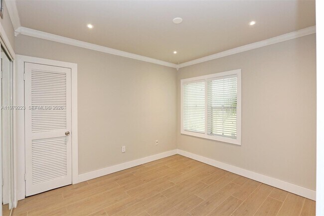 Building Photo - 3395 Franklin Ave