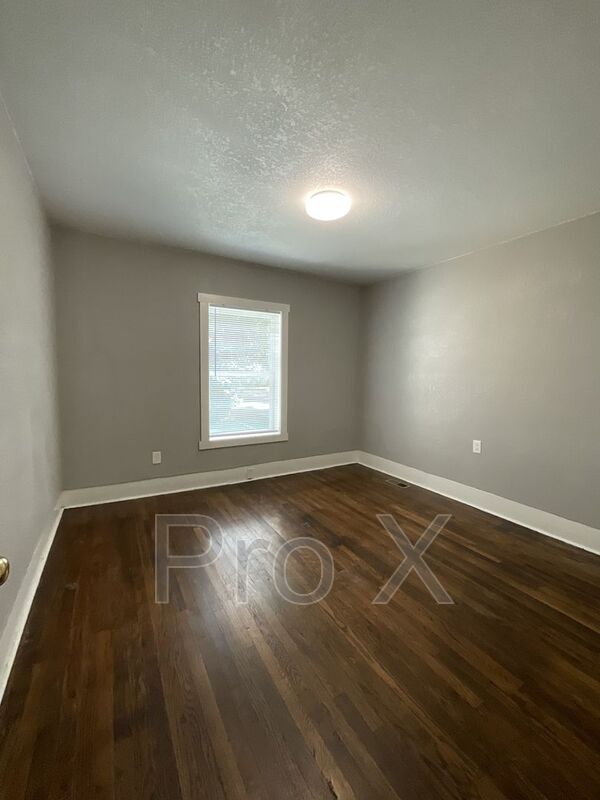 Building Photo - 211 E Adams St