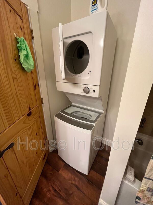 Building Photo - 5 Williamette Cir