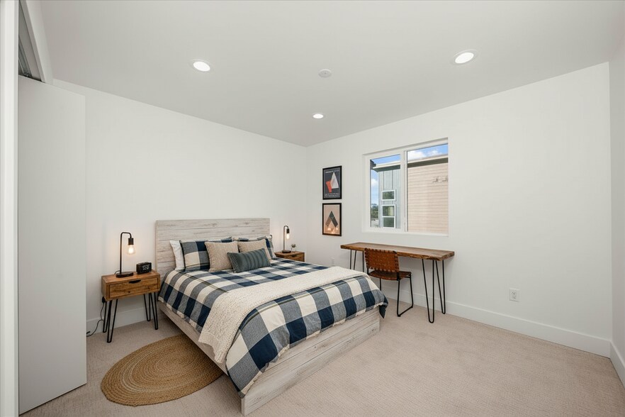 Building Photo - 3203 E 30th Ave