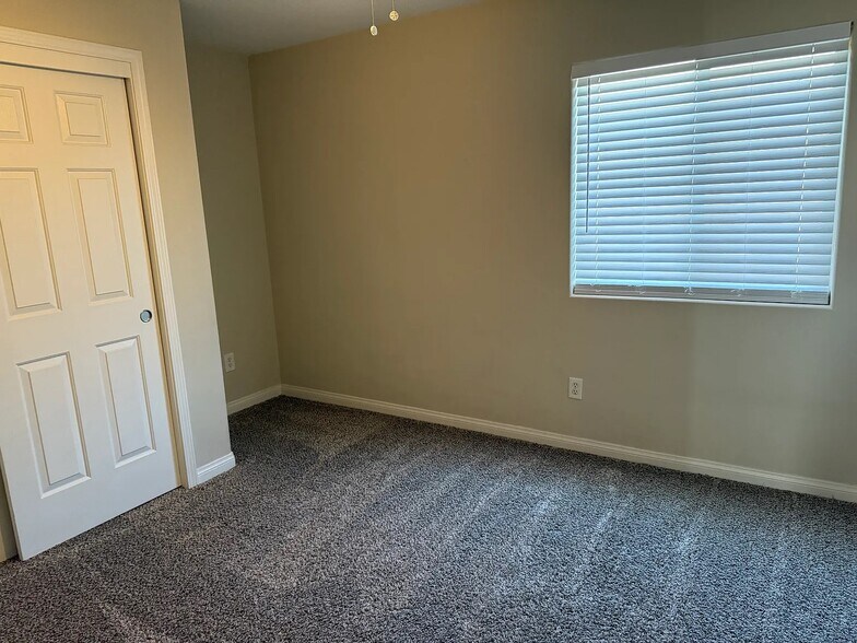 Building Photo - 13325 Boyd Lake Dr