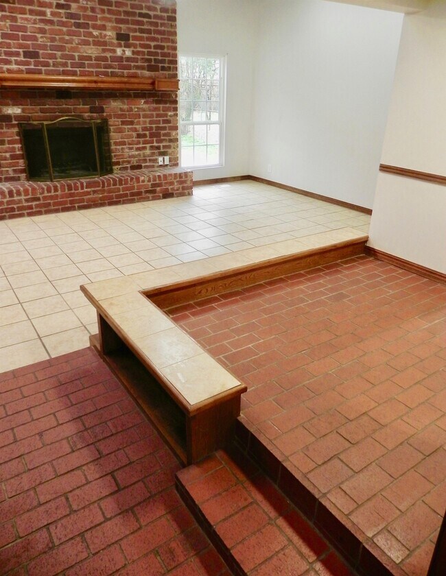 Building Photo - 4248 S Cincinnati Ave