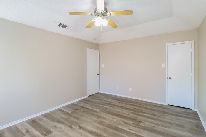 Building Photo - 404 Ridge Dr