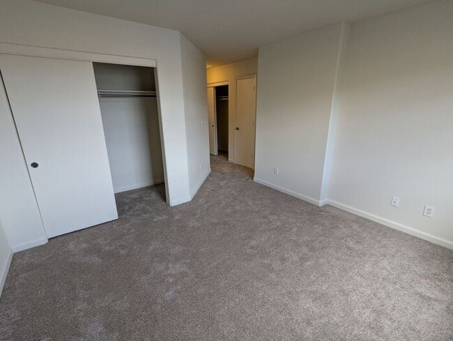 Building Photo - Updated 3-Bedroom Townhome in Dayton – Mov...