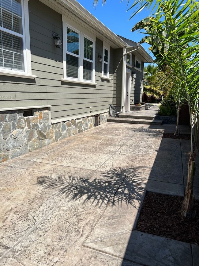 Building Photo - Prospects Heights Charmer 3bd / 2.5ba House