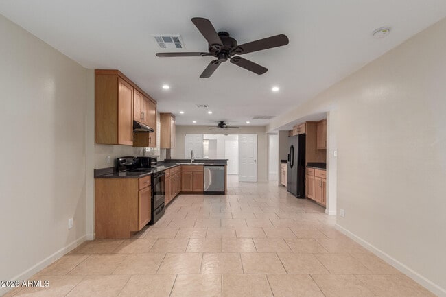 Building Photo - 1628 E Del Rio Dr