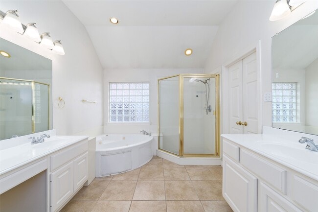 Building Photo - 12215 Salmon Creek