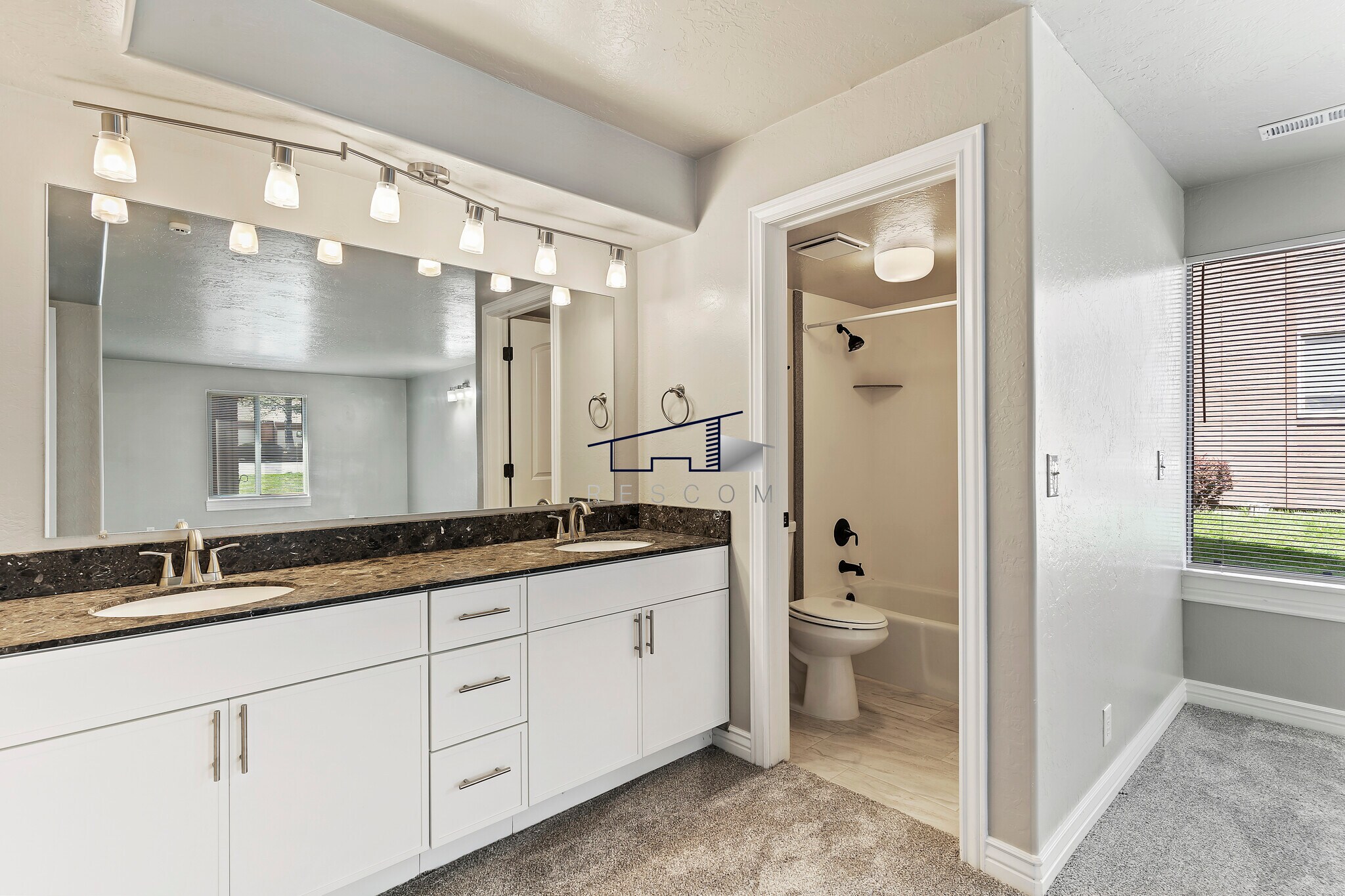 Building Photo - 26 White Barn Dr