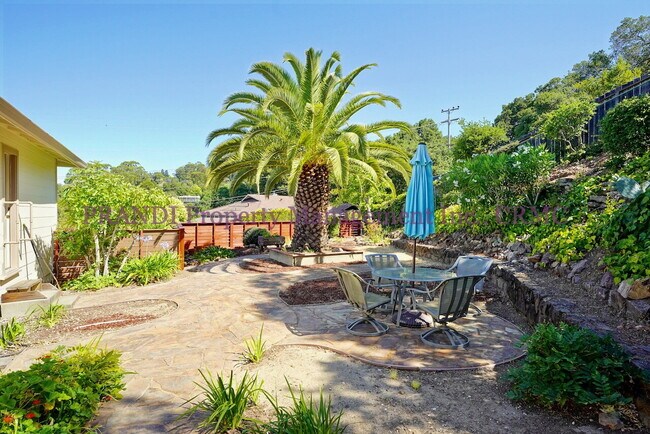 Building Photo - Central San Rafael Home with Awesome Mt. T...