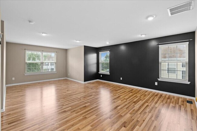 Building Photo - 49 Equestrian Dr