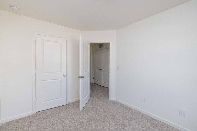 Building Photo - Charming 3-Bedroom Townhome Near Jack Alexander Blvd - APRIL MOVE IN SPECIAL