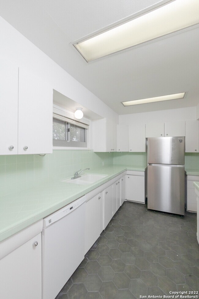 Building Photo - 103 Oakhurst Pl