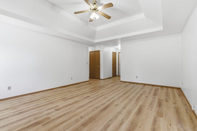 Building Photo - 657 Kings Carriage Rd