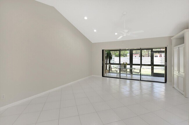 Building Photo - 21650 Coronado Ave
