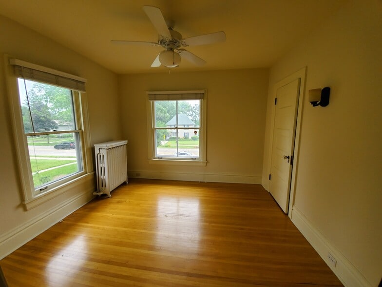 2nd Bedroom - 113 N Batavia Ave