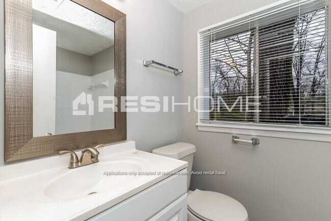 Building Photo - 517 Village Lane