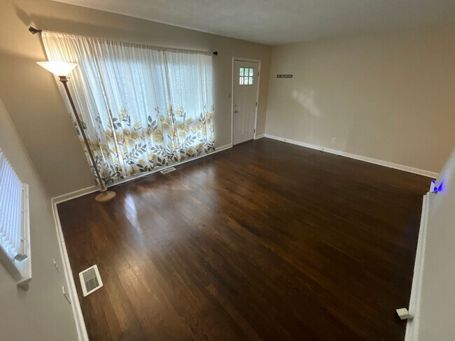 Building Photo - Reduced to $1550/mo! N Central Greensboro location, 3/2 brick home with lots of shade, fresh paint!