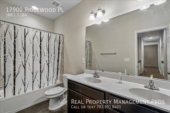Building Photo - 17900 Ridgewood Pl