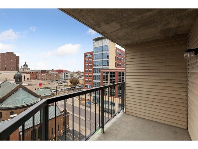 Building Photo - 78 10th St E