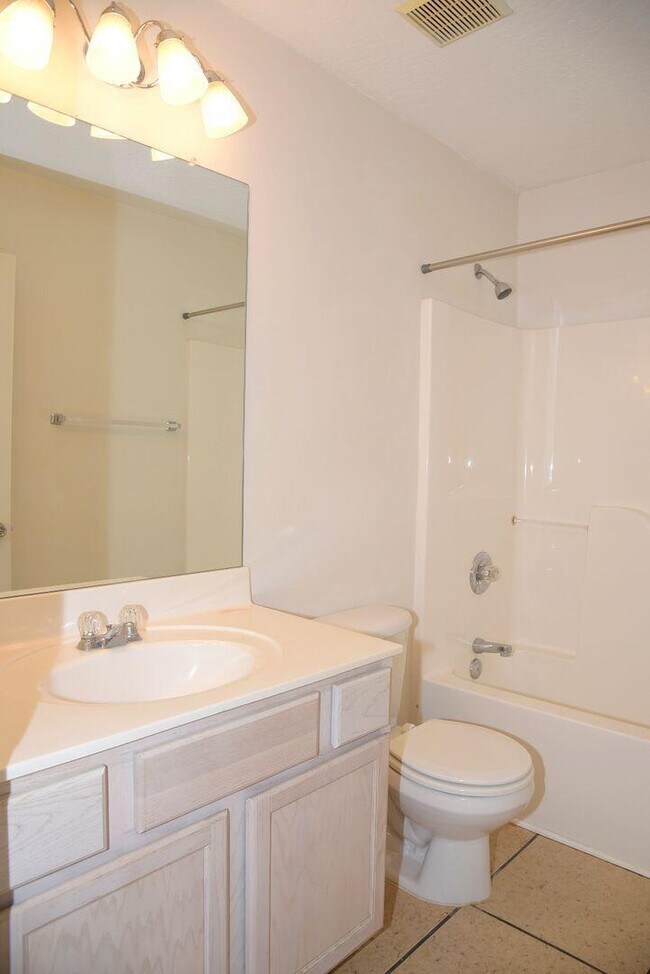 Building Photo - 1810 Shay-Lin Ct