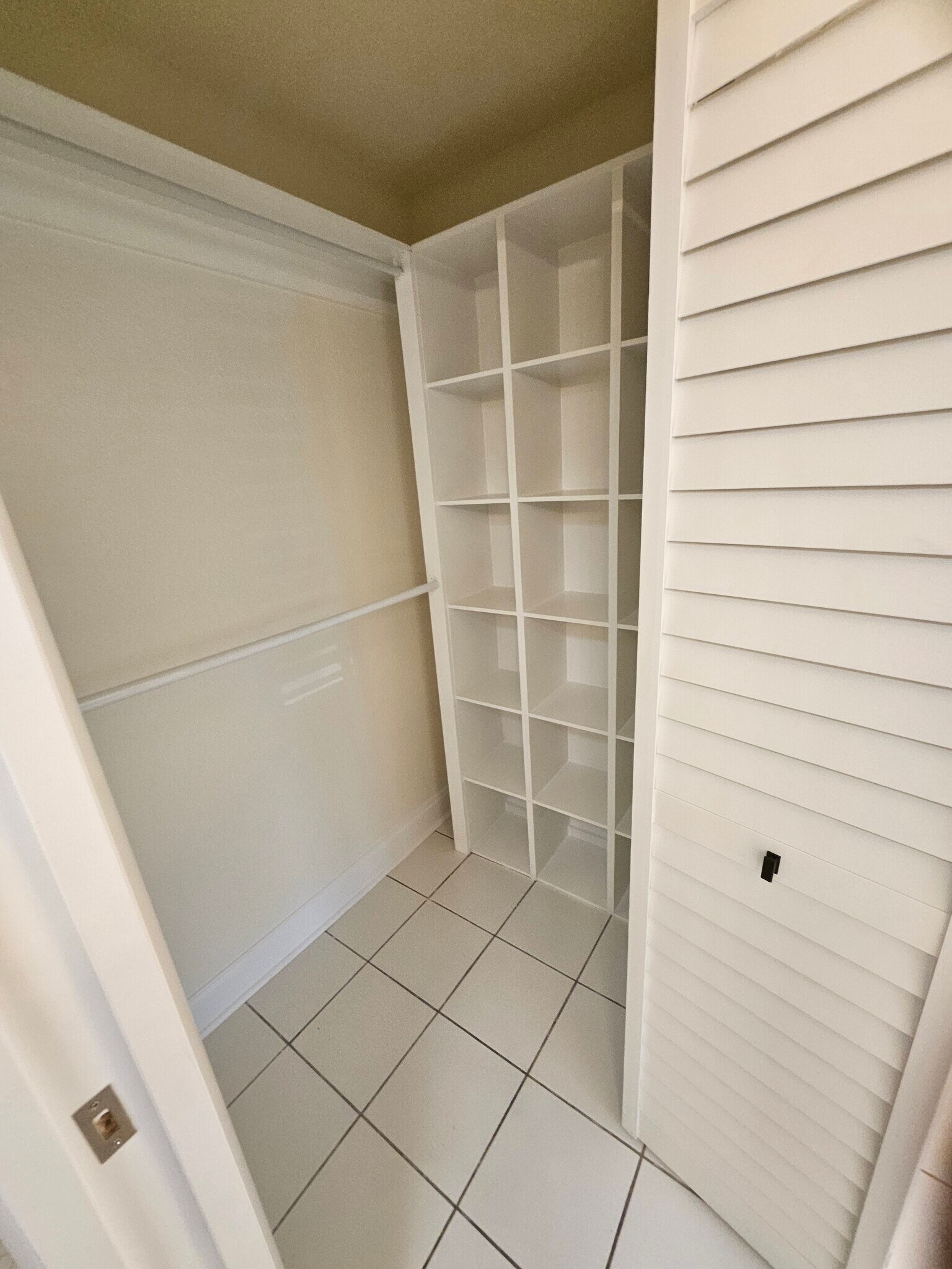 Closet - 387 S McMullen Booth Rd