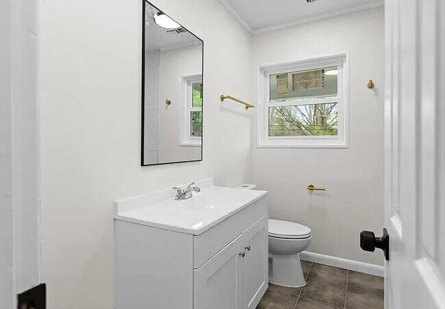 Building Photo - 2308 Elbon Dr