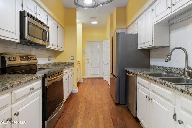 Building Photo - 246 Eastbrooke St