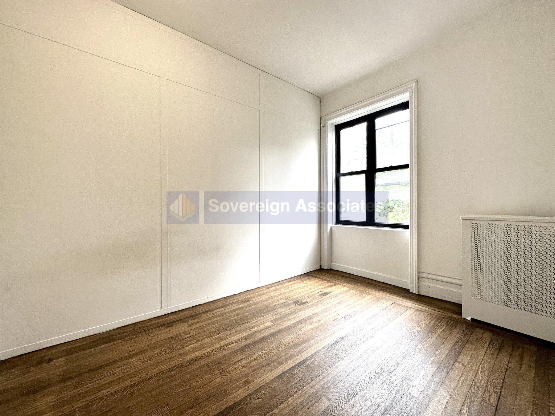 Building Photo - 45 Tiemann Pl