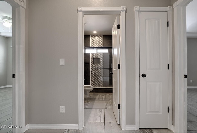 Building Photo - 14805 Holly Springs