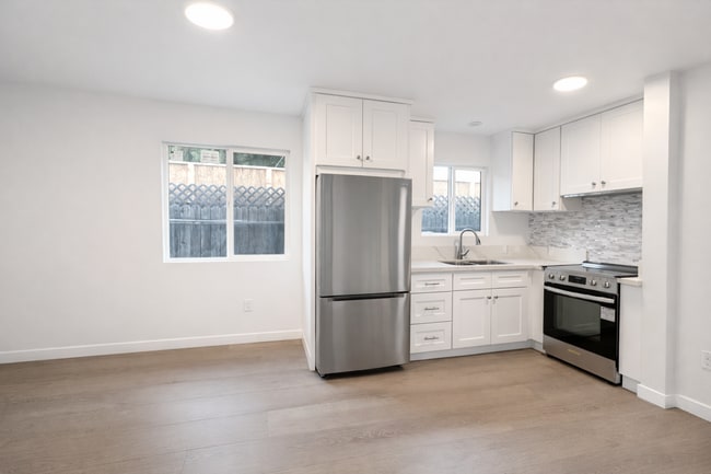 Building Photo - 6907 Noble Ave