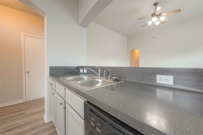 Building Photo - 3979 Mossy Spring Ln