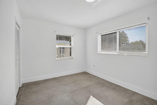 Building Photo - 642 SW 11th St