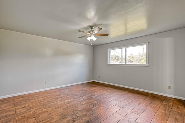 Building Photo - 1801 Laurel Oaks Dr