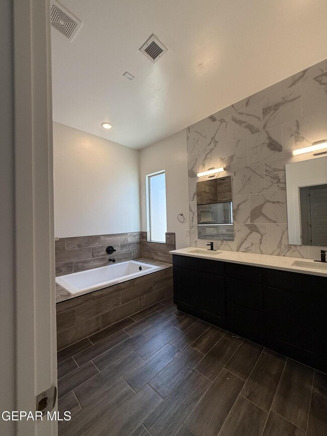 Building Photo - 13389 Carterton Ave